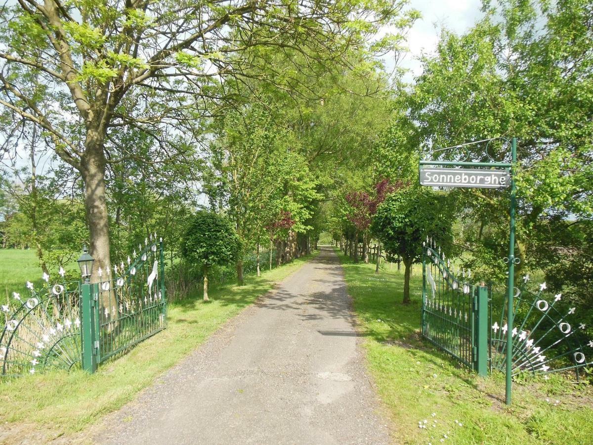 Vakantiehuisjes Landgoed Sonneborghe Kollumerzwaag Esterno foto